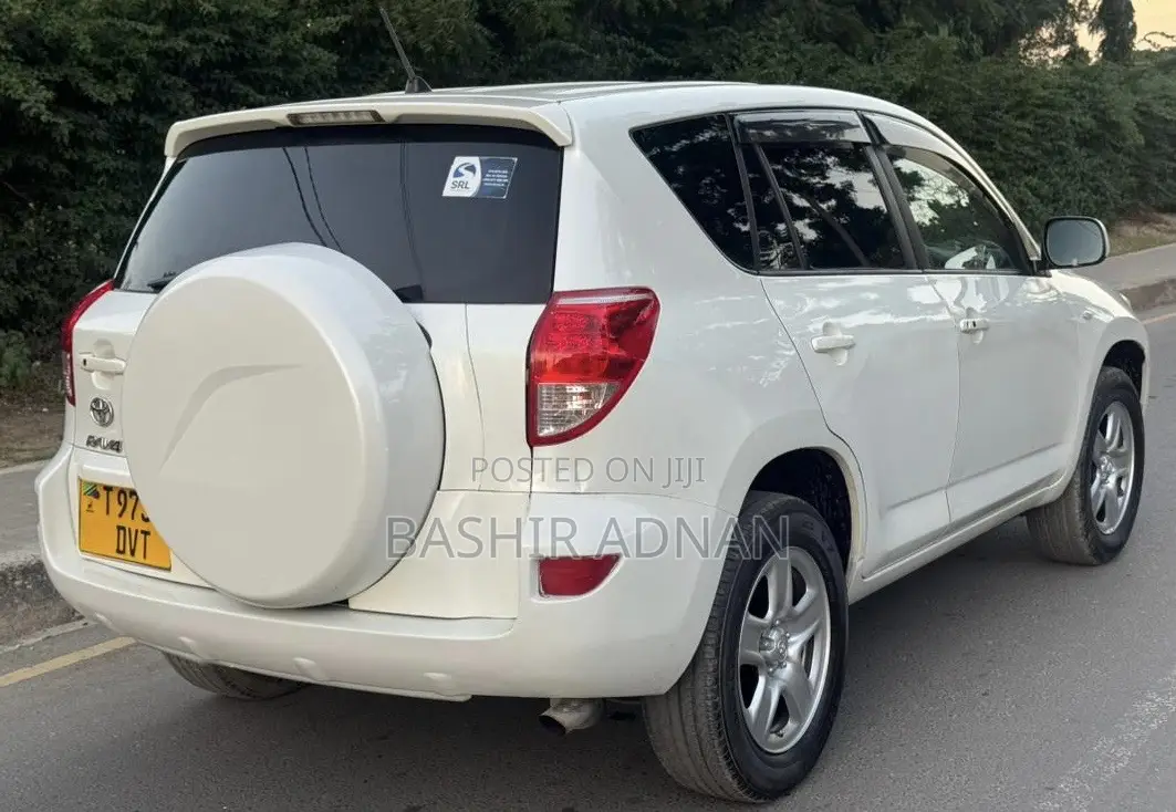 Toyota RAV4 I4 2006 White
