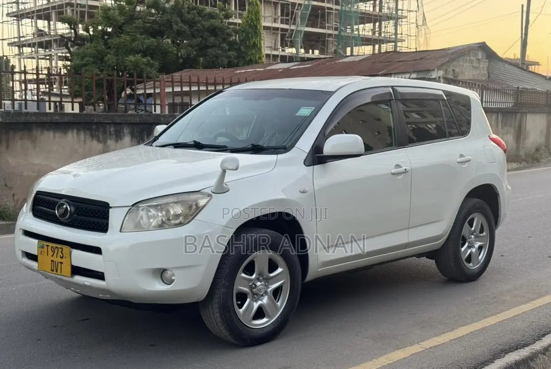 Toyota RAV4 I4 2006 White