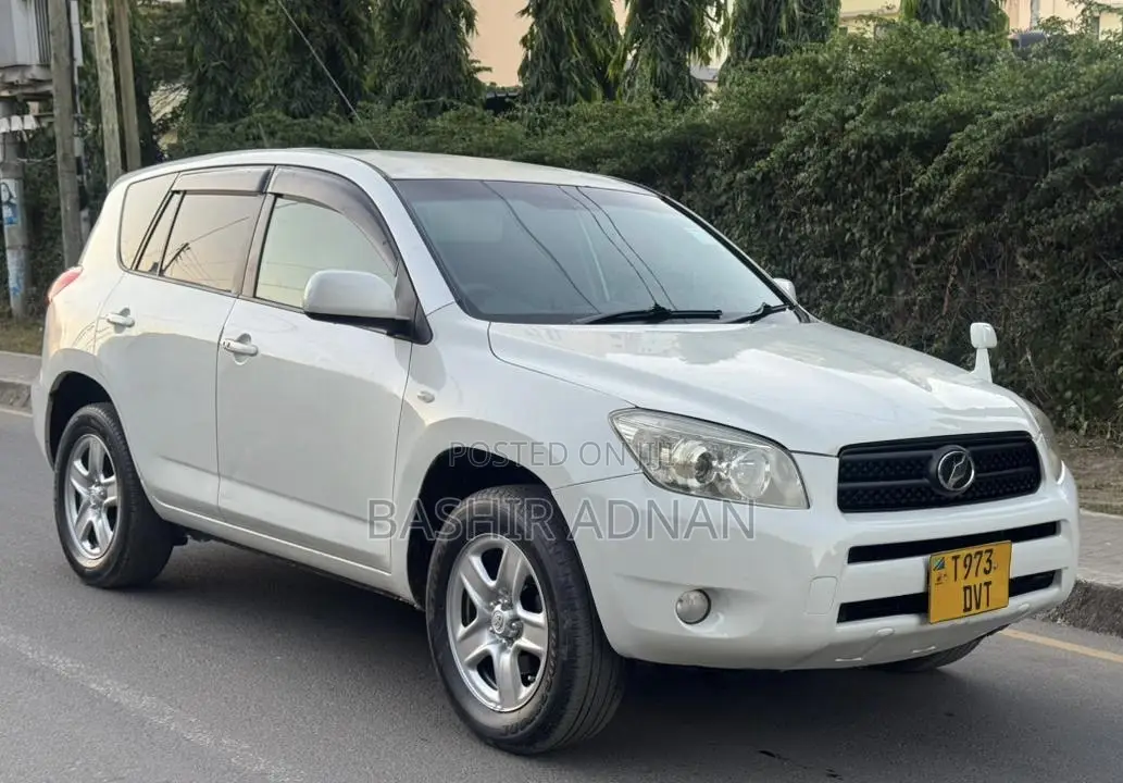 Toyota RAV4 I4 2006 White