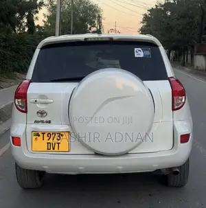 Toyota RAV4 I4 2006 White