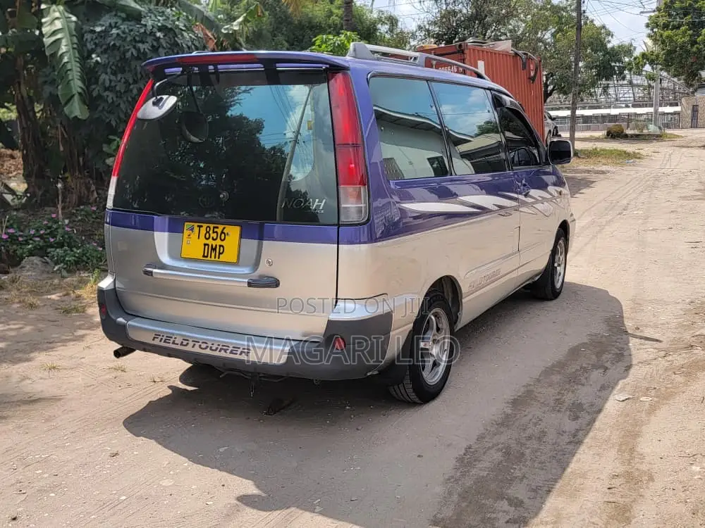 Toyota Noah 2.0 AWD (8 Seater) 2001 Blue