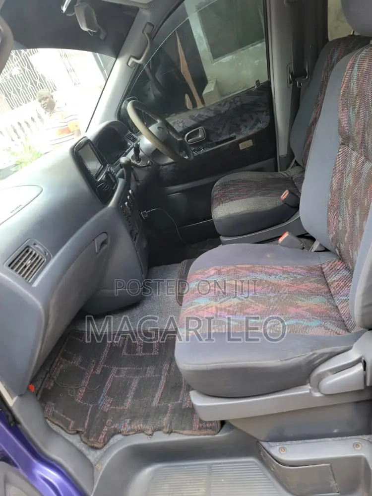 Toyota Noah 2.0 AWD (8 Seater) 2001 Blue