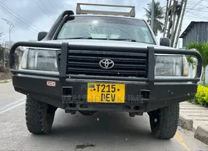 Toyota Land Cruiser 2000 White