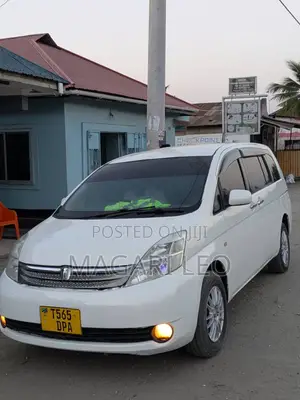 Toyota ISIS 1.8 L 2006 White