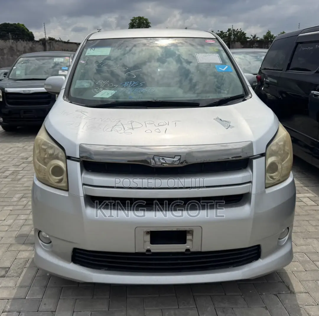 Toyota Noah 2008 Silver