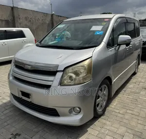 Toyota Noah 2008 Silver