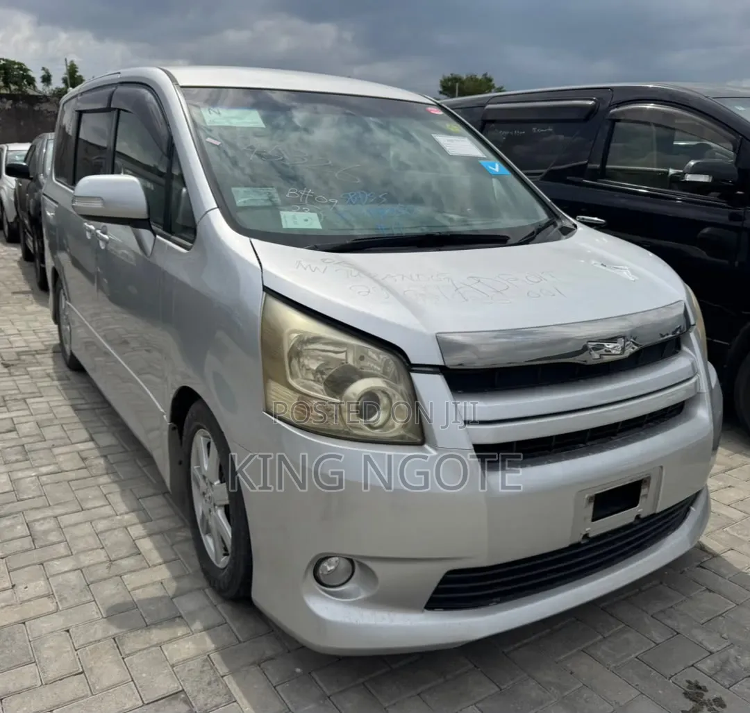 Toyota Noah 2008 Silver