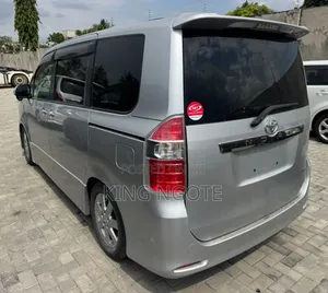 Toyota Noah 2008 Silver