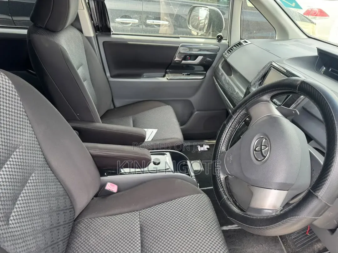 Toyota Noah 2008 Silver