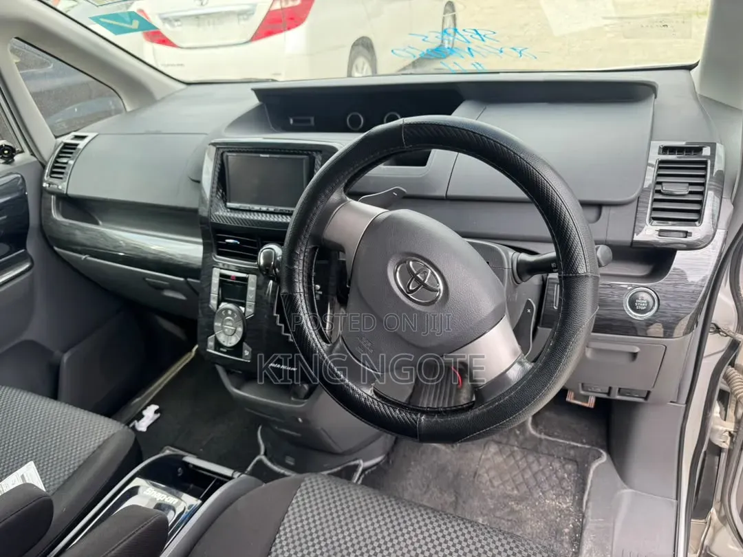 Toyota Noah 2008 Silver