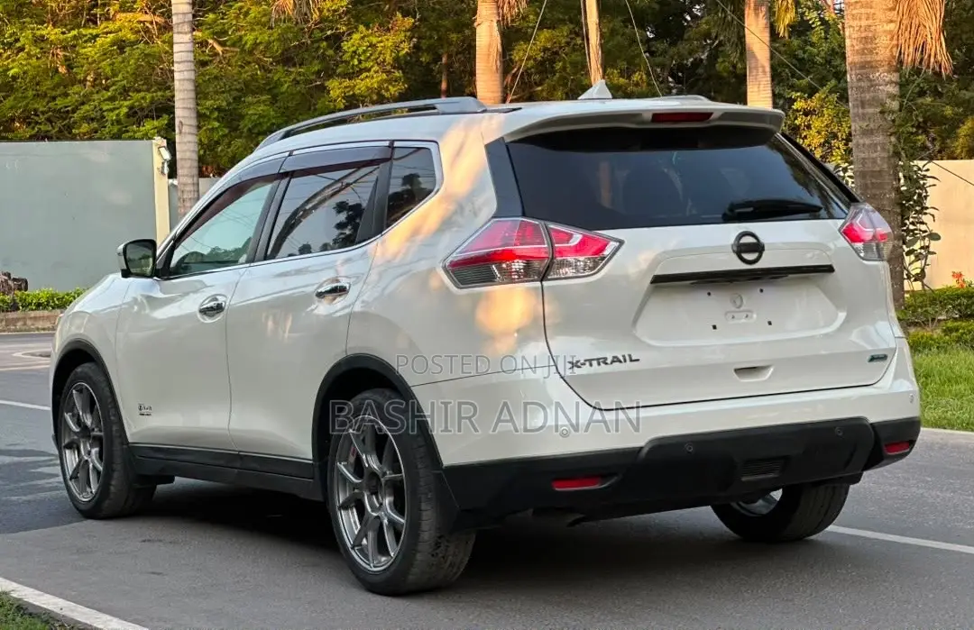 Nissan X-Trail 2.0 Petrol FWD 2015 Silver