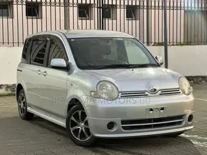 Toyota Sienta 2005 Silver