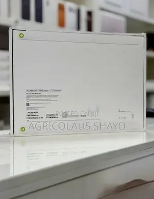 New Laptop Apple MacBook Pro 2025 M5 36GB Apple M5 Max SSD 2T