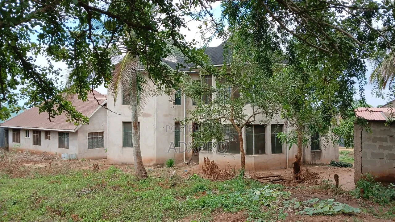 Unfimished House for Sale - 1000sqm