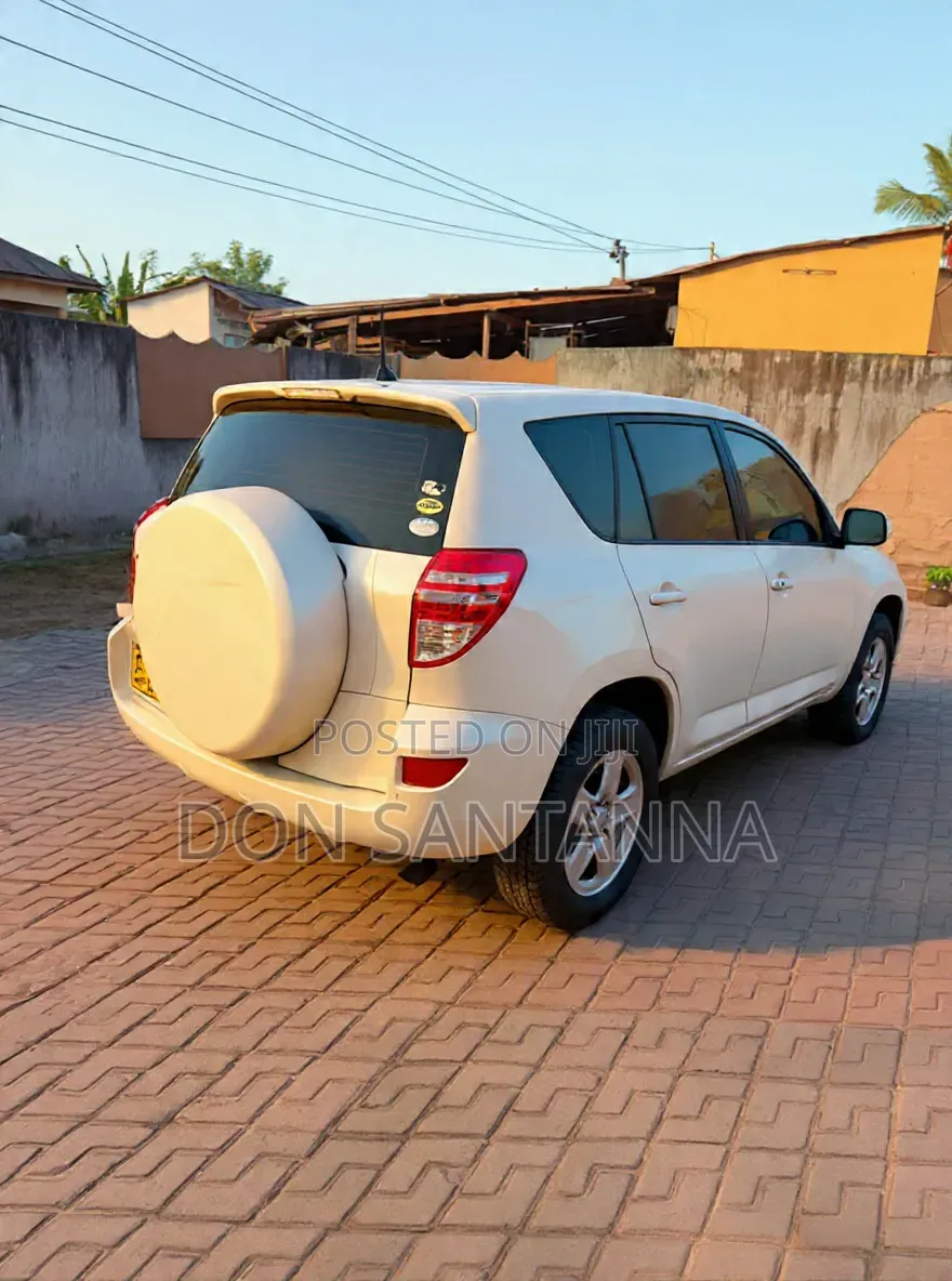Toyota RAV4 2005 White