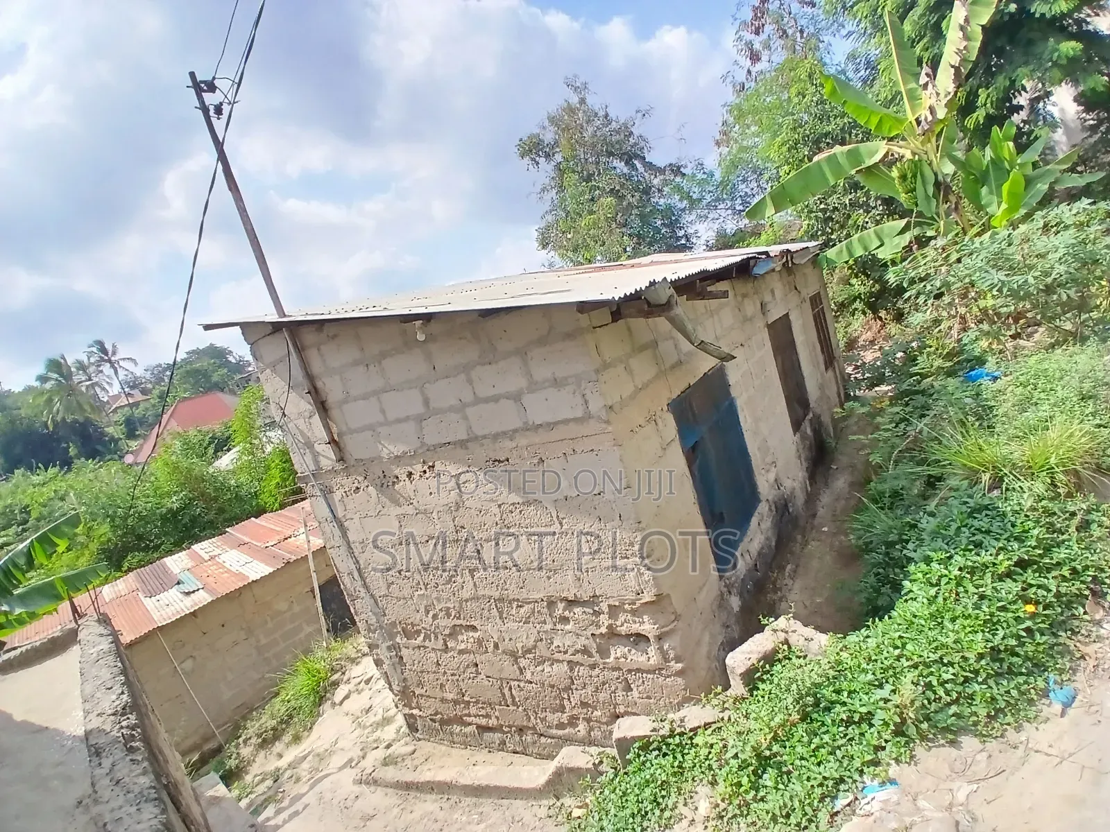 Nyumba Ya Vyumba Vitatu Yenye Umeme Na Choo Inauzwa