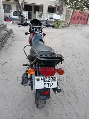 Bajaj Boxer X125 2023 Red