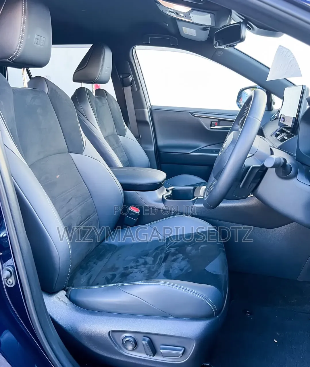 Toyota RAV4 Plug-In Hybrid 2025 Burgundy