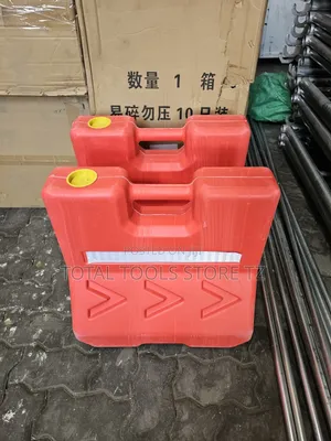 Road Barriers 50X50X11X28CM 1.5KG