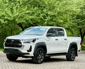 Toyota Hilux 2022 White