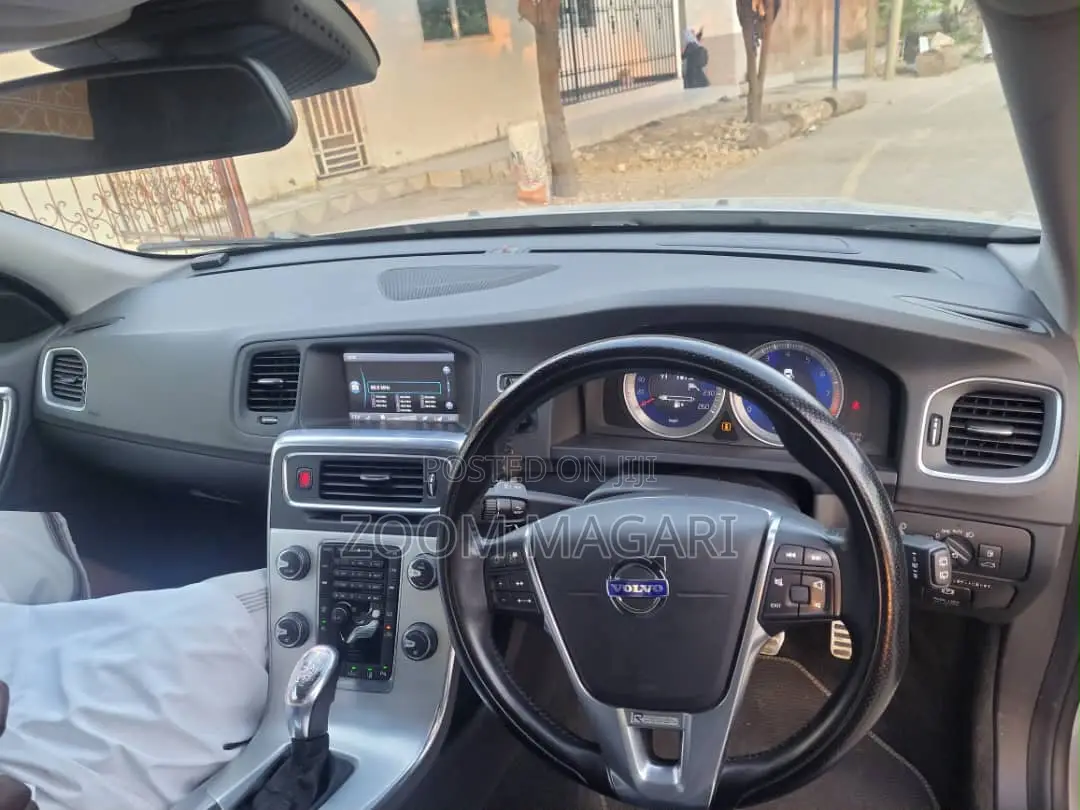 Volvo V60 2012 Silver
