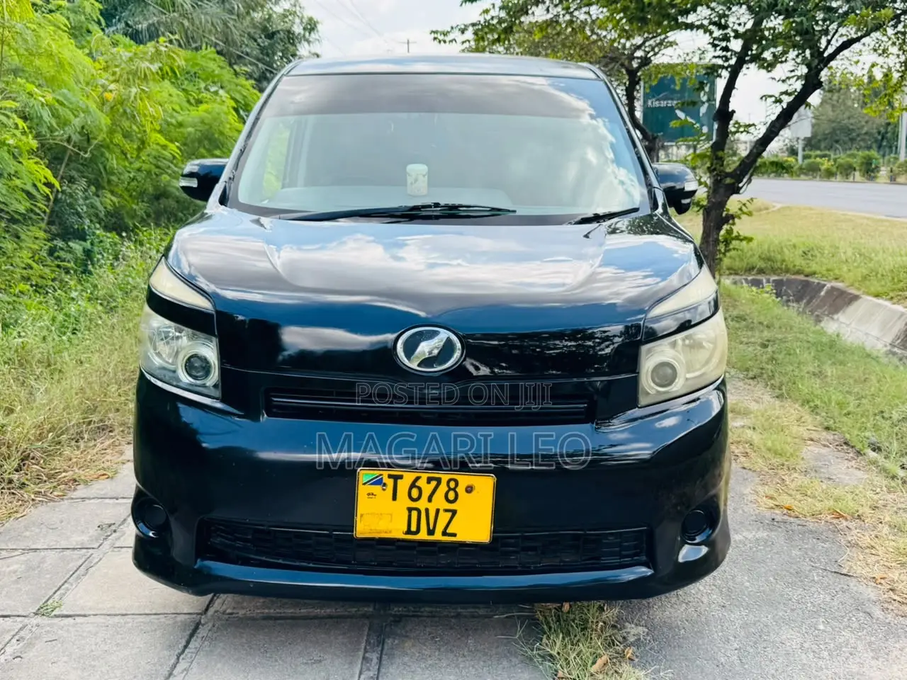 Toyota Voxy Trans-X 2WD 5-Seater 2010 Black