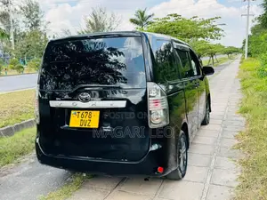 Toyota Voxy Trans-X 2WD 5-Seater 2010 Black