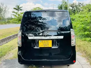Toyota Voxy Trans-X 2WD 5-Seater 2010 Black