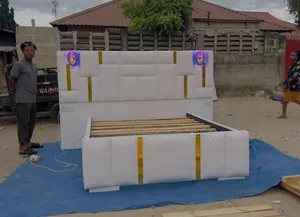 Kitanda Kizuri Sana Cha Bedsofa Na Taa