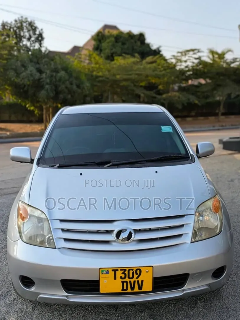Toyota IST 2005 Silver