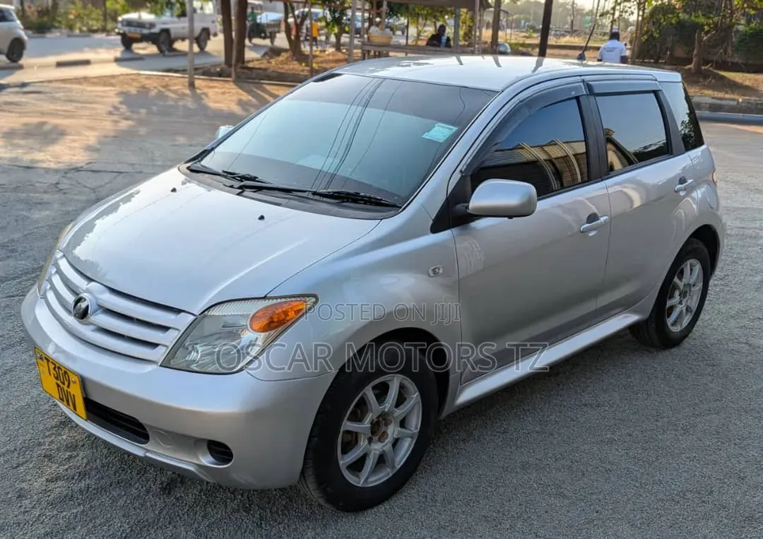 Toyota IST 2005 Silver