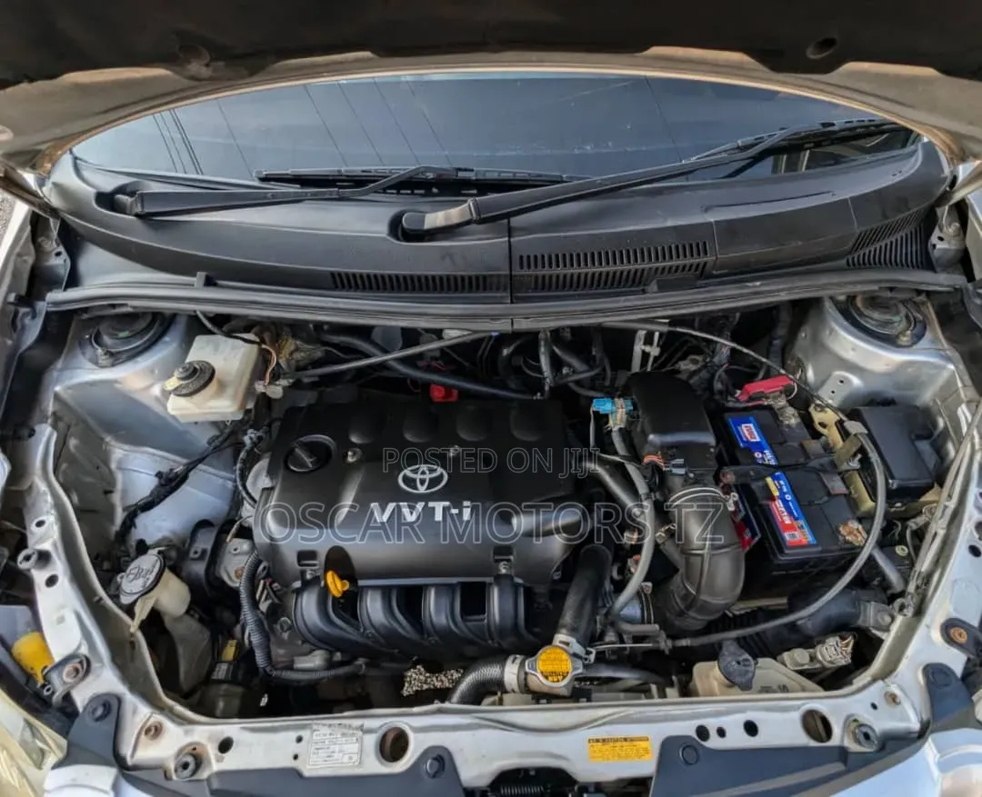 Toyota IST 2005 Silver