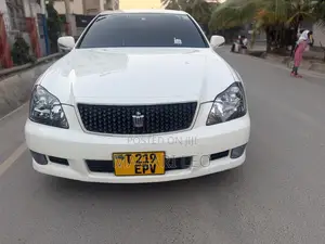 Toyota Crown Royale 2005 White