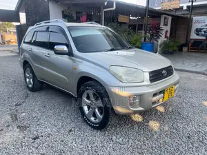Toyota RAV4 1.8 2004 Gold