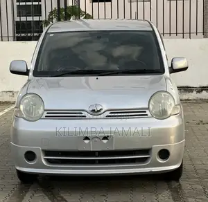 Toyota Sienta 2005 Silver