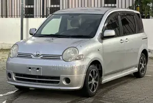 Toyota Sienta 2005 Silver