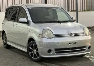 Toyota Sienta 2005 Silver