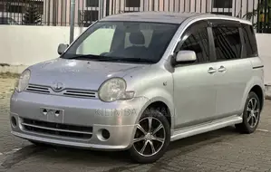 Toyota Sienta 2005 Silver