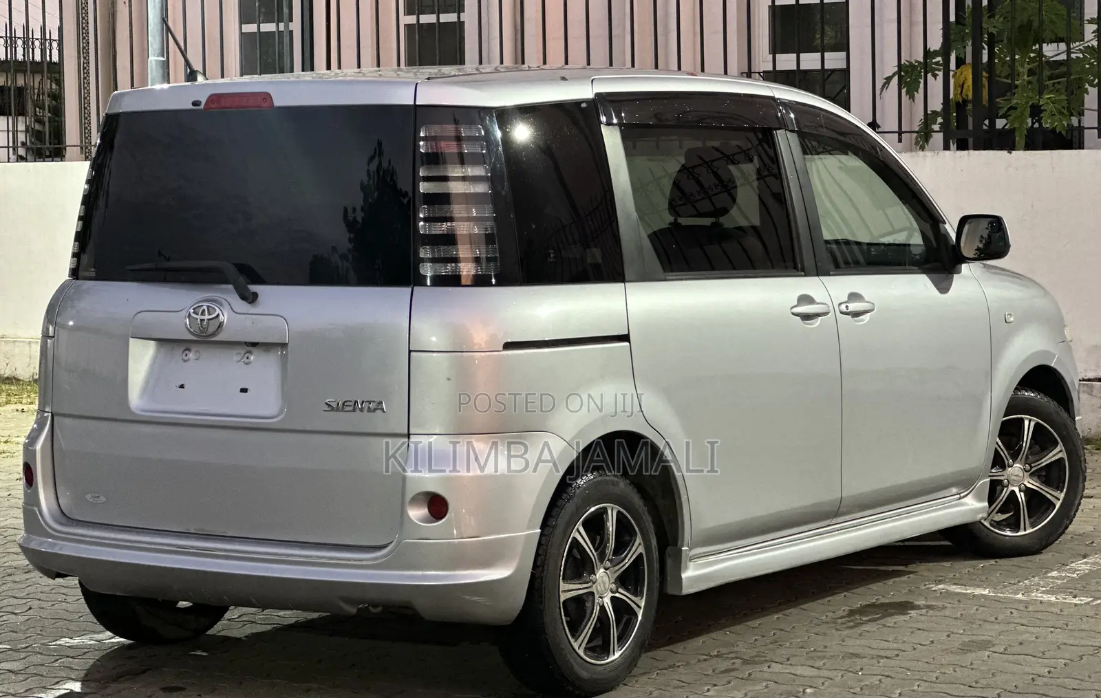 Toyota Sienta 2005 Silver