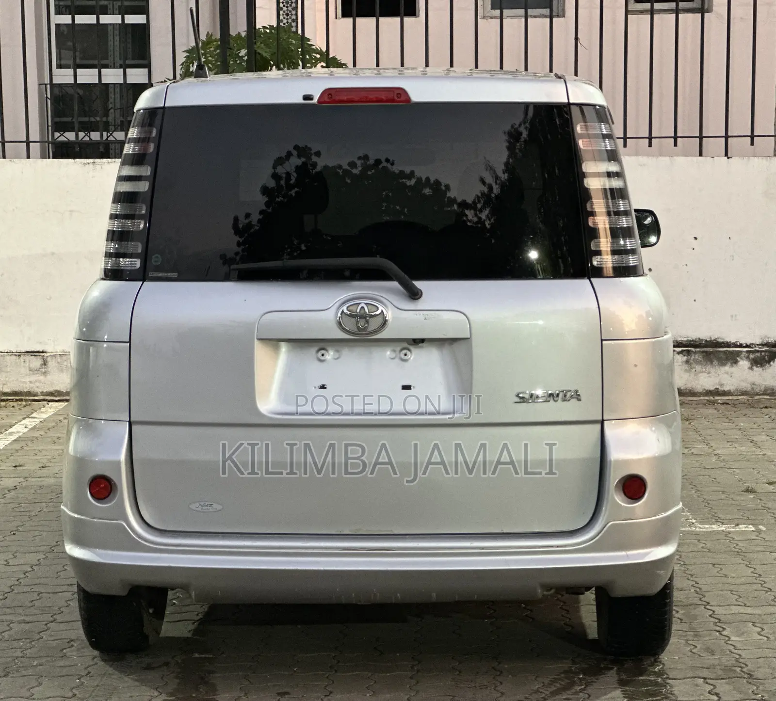 Toyota Sienta 2005 Silver