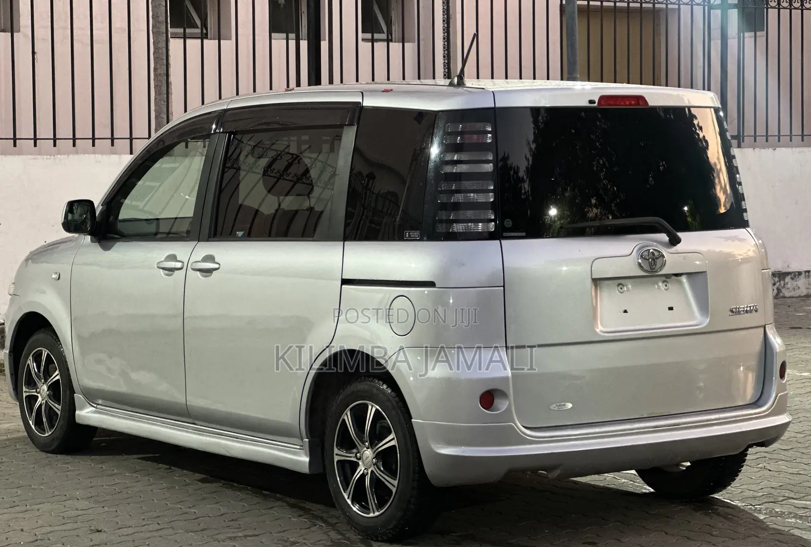 Toyota Sienta 2005 Silver
