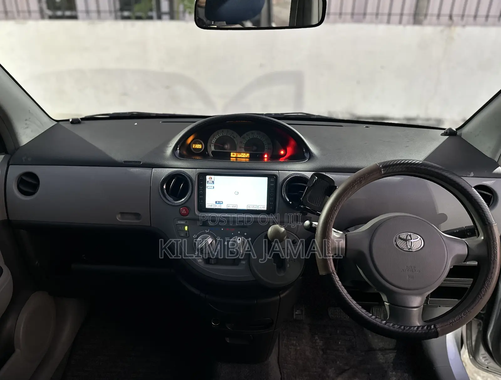 Toyota Sienta 2005 Silver