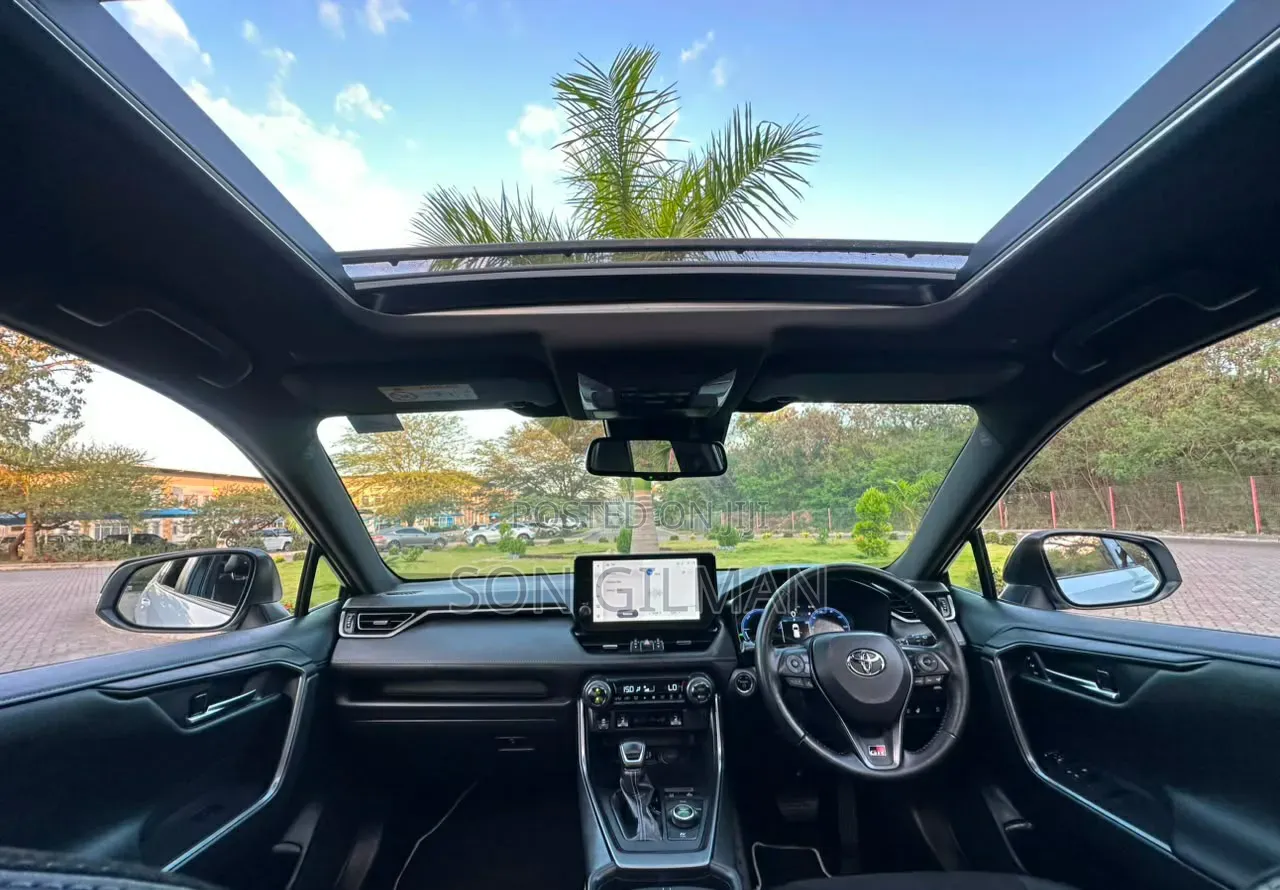 Toyota RAV4 Hybrid 2024 White