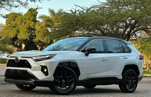 Toyota RAV4 Hybrid 2024 White