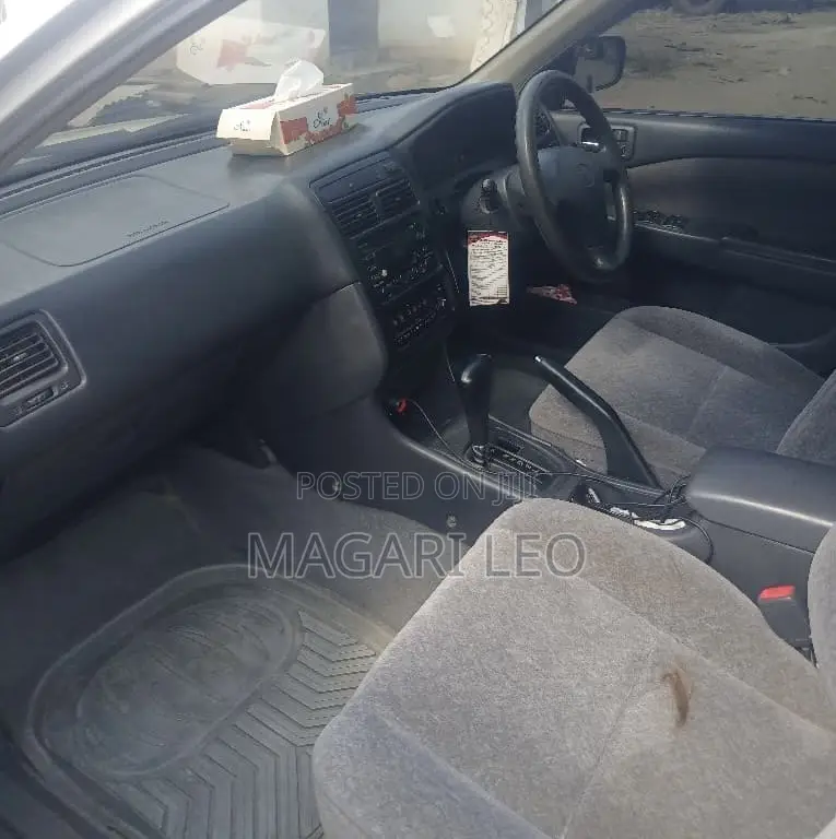 Toyota Carina 1.5 FWD Sedan 2001 Silver