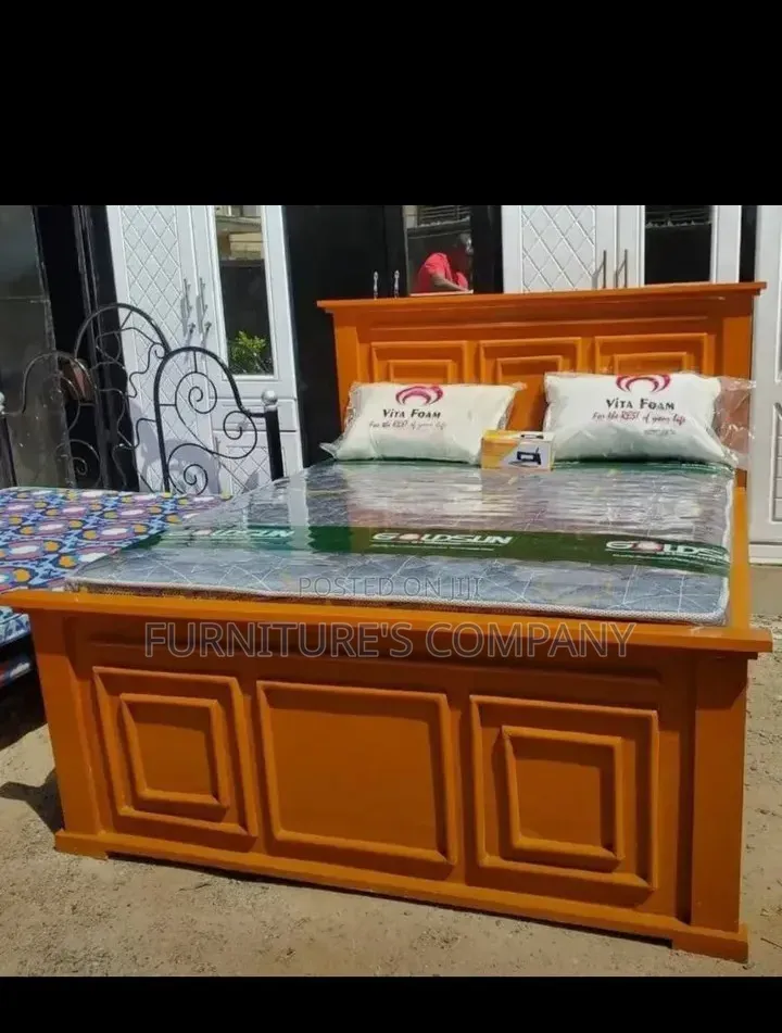 Kitanda Cha Mbao Ngumu