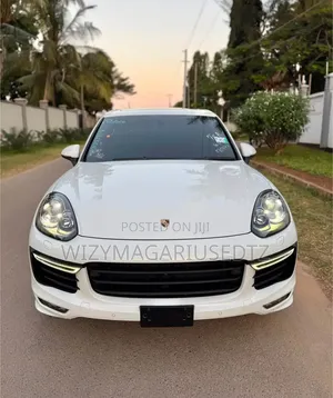 Porsche Cayenne 2016 White