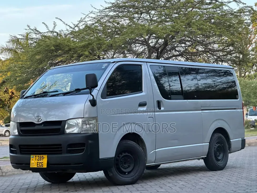 Toyota HiAce 2006 Silver