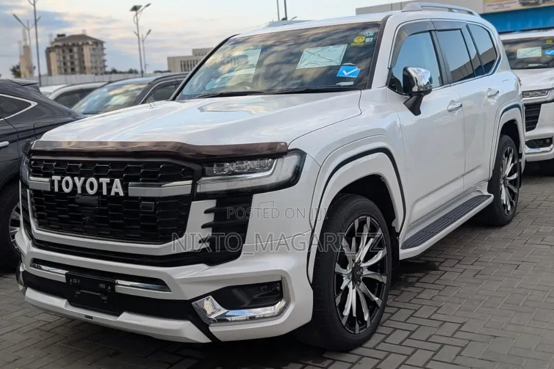 Toyota Land Cruiser 2023 White