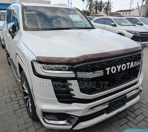 Toyota Land Cruiser 2023 White